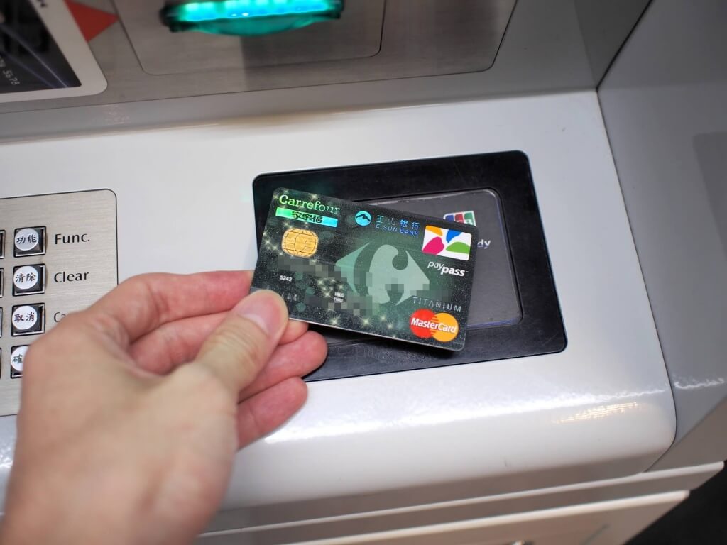 thsr-ticket-vending-machine-using-credit-card-11