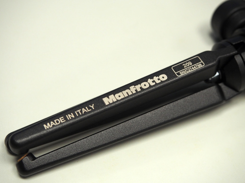 manfrotto-209-492-long-tripod-9
