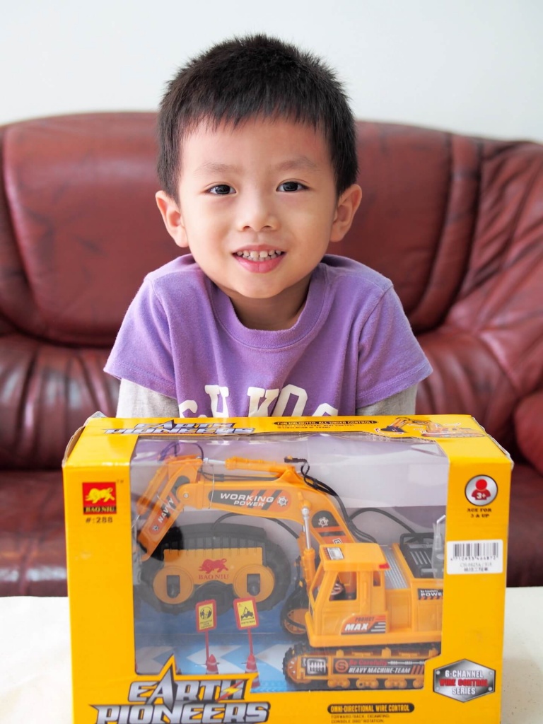 remote-control-backhoe-toy-1