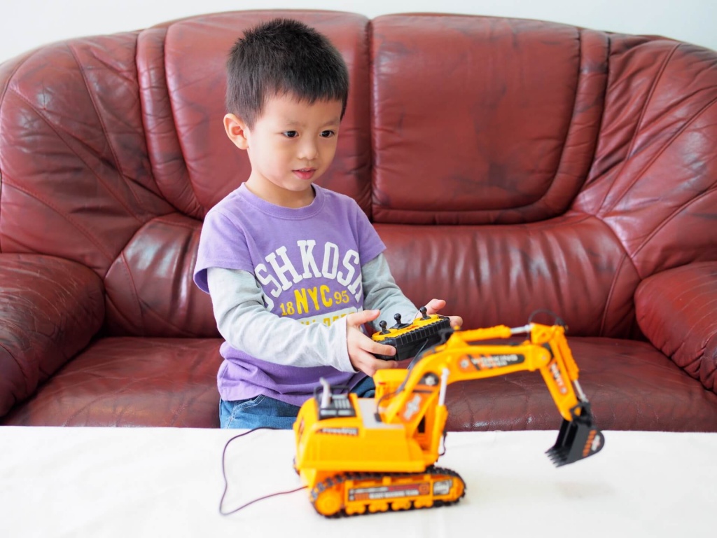 remote-control-backhoe-toy-5