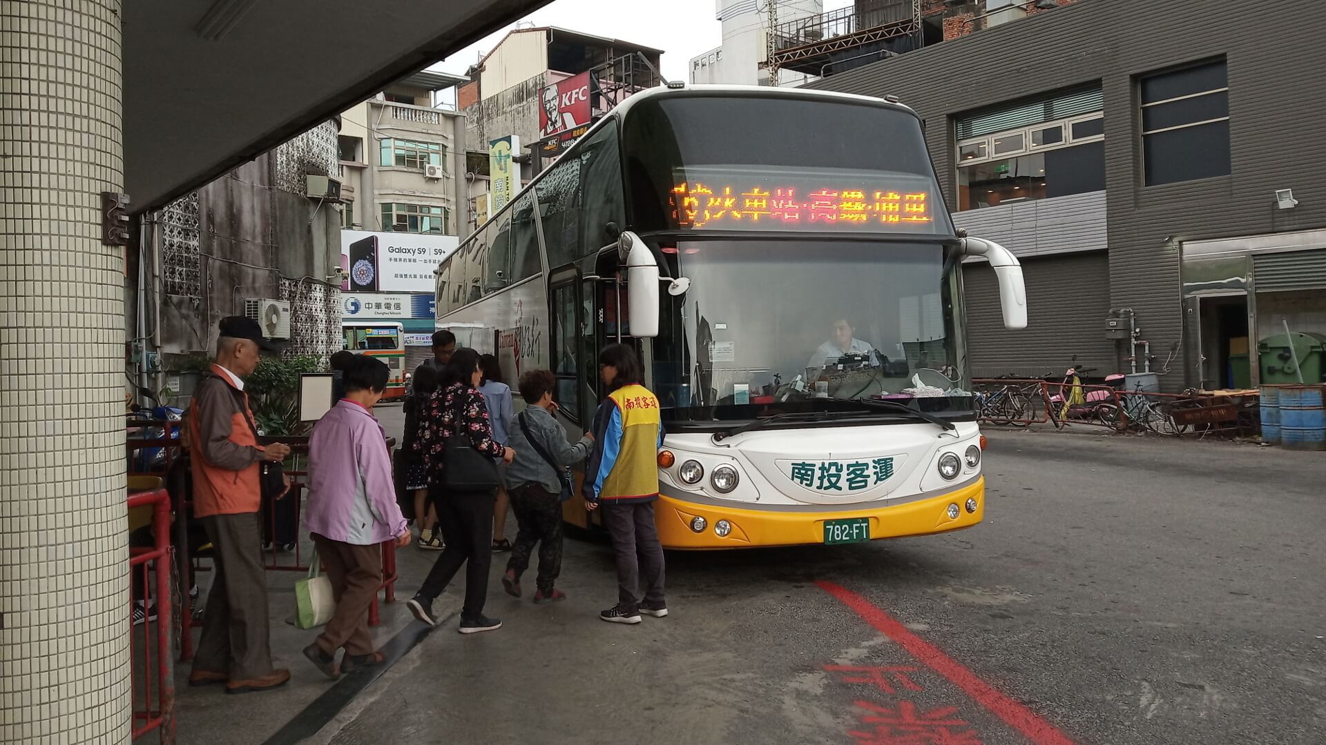 高鐵台中站 ⇔ 埔里，南投客運公車搭乘教學 - G. T. Wang