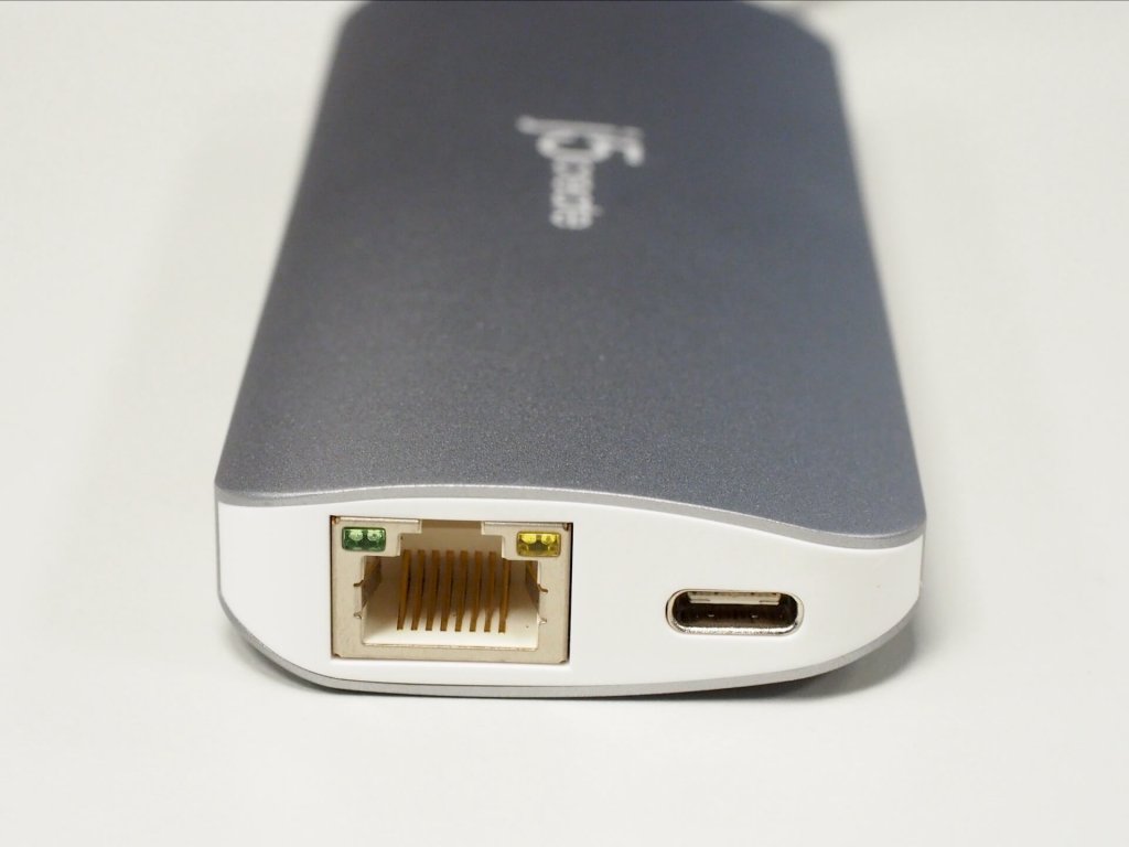 USB Type C 充電孔與乙太網路孔