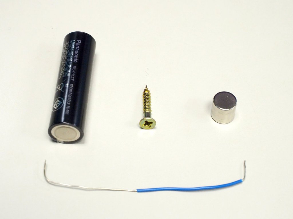 螺絲釘、電池、強力磁鐵與電線