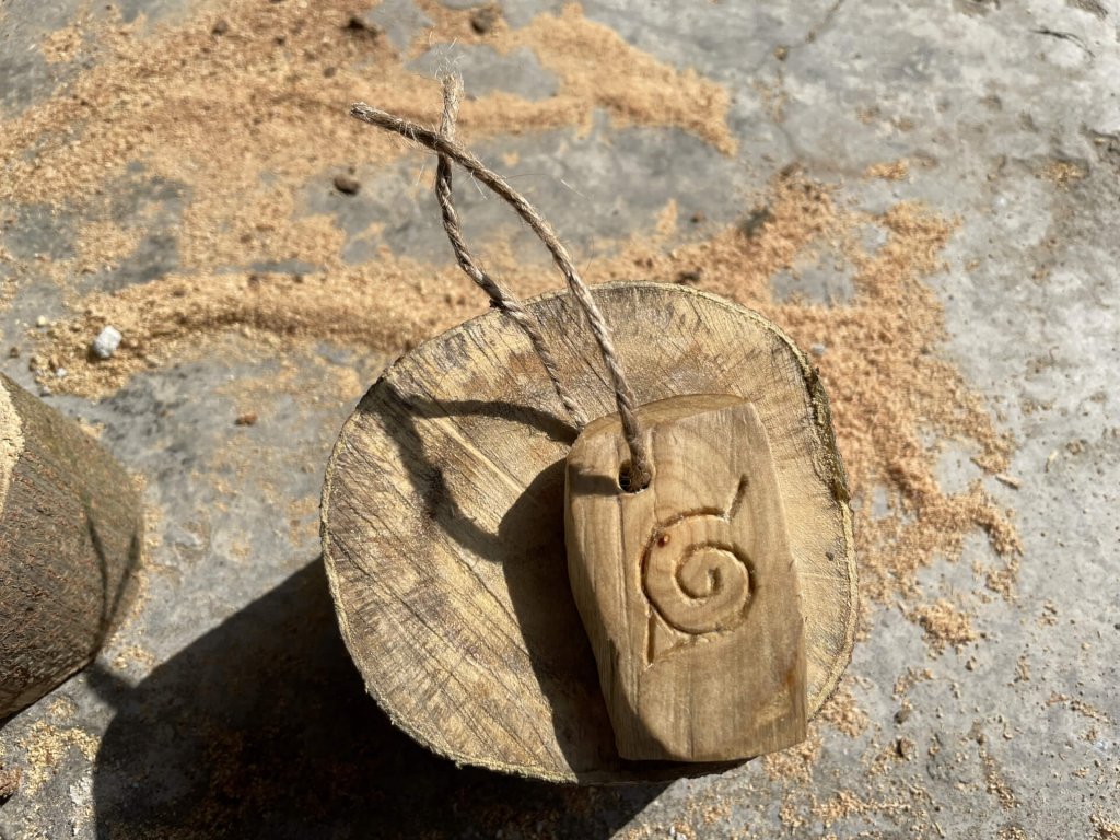 麻繩串木刻木葉標誌